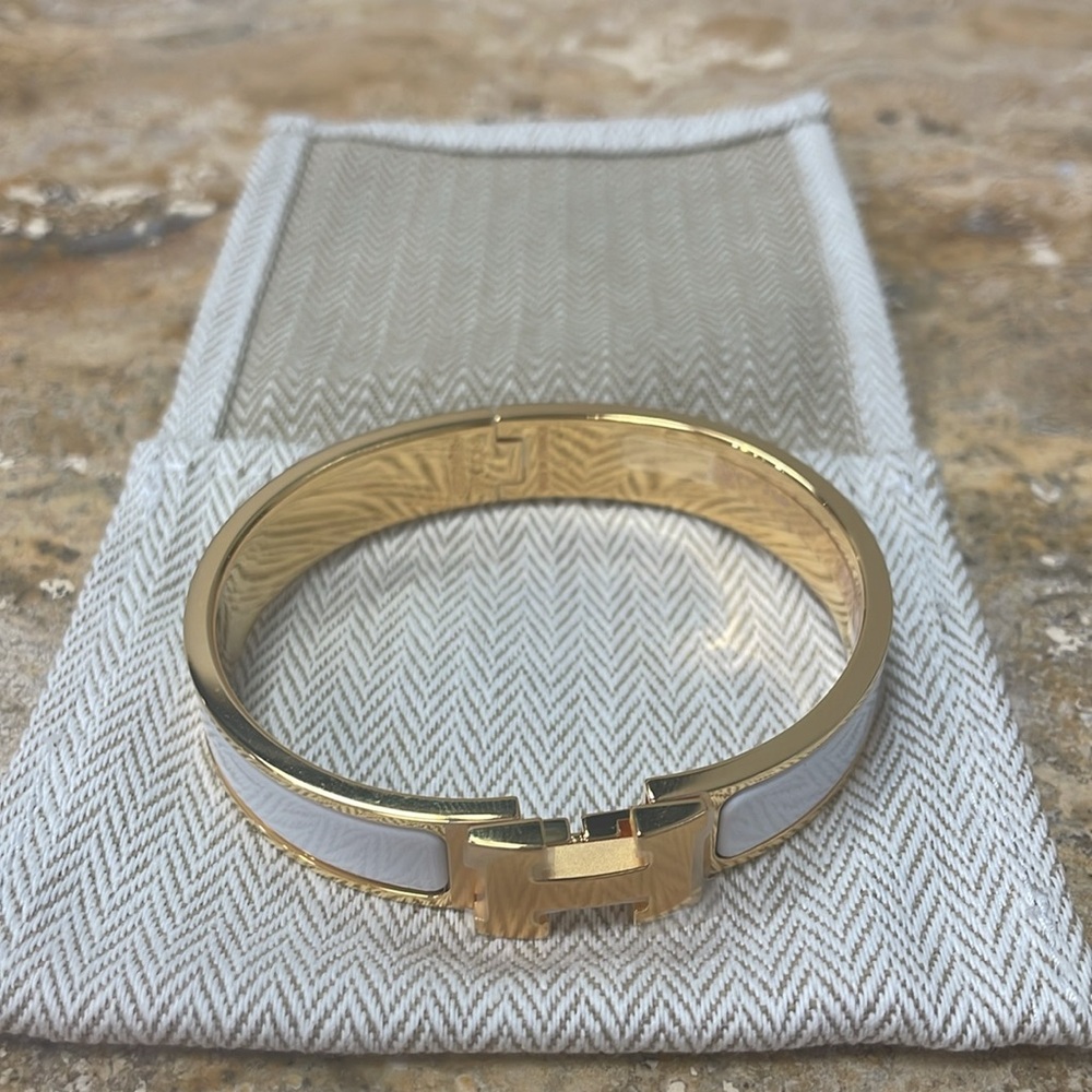 BRAND NEW!  Hermes BLANC Clic Clac Bracelet